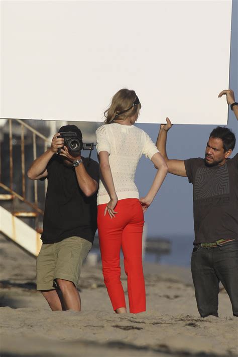 TAYLOR SWIFT on the Photoshoot Set in Malibu – HawtCelebs