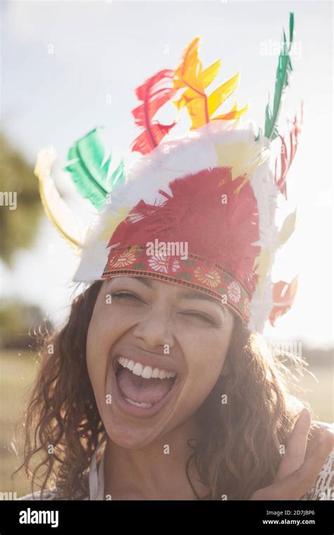 Native Headdress Hi Res Stock Photography And Images Alamy