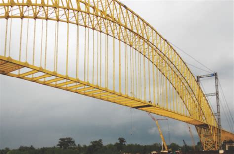 Jembatan Pelengkung Bentang 250m Gunung Baja Konstruksi