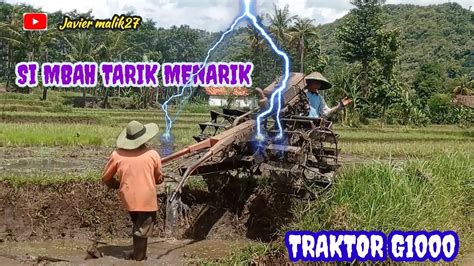 Traktor Sawah Membajak Di Lahan Pegunungan Desa Gn Malang Rampak