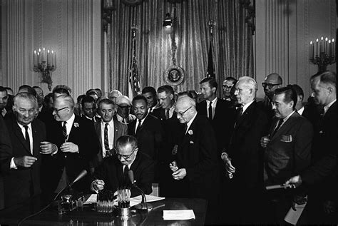 Lyndonjohnsonsigningcivilrightsactjuly21964 Totally History