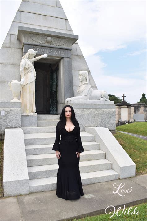 25 Best Morticia Cosplay Images On Pholder Cosplaygirls Cosplaybabes