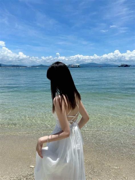 海边露背装女生唯美背影微信头像 绝美风景气质女生真人头像