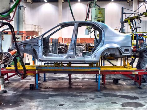 NEWSru.com :: Производство машин в России упало почти на треть