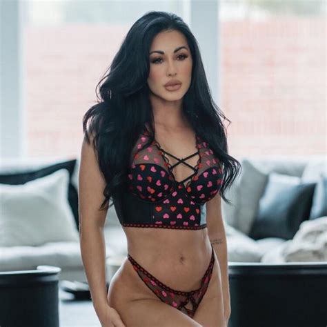 Hot Sexy Jazmin Pineda Bikini Pics