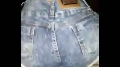 Loira Sentando Sem Tirar O Short XVIDEOS