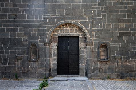 Glorious gate of ancient city walls in Turkey's Diyarbakır restored