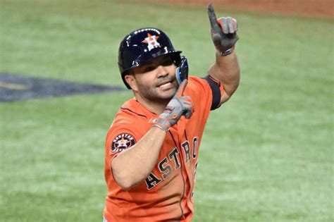 Astros Sign 2b Jose Altuve To 5 Year 125m Contract Extension