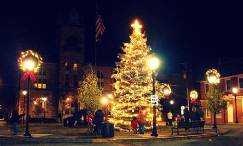 Downtown Stroudsburg's courthouse square during the holidays | Poconos ...