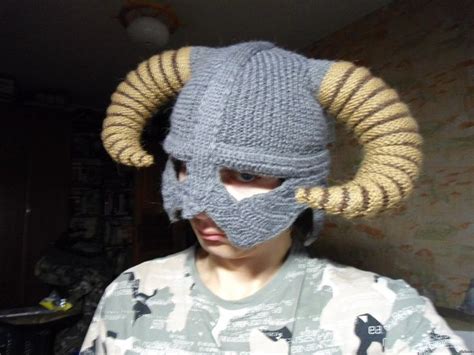 МК: Вязаная шапка-шлем Довакина из Скайрима | Вязаные шапки, Вязание, Шапка
