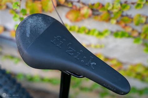 4 Mtb Saddles For Modern Mountain Bikes Review Singletracks