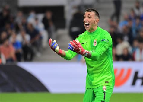 Muslera Schiet Uit Zijn Slof Doelman Van Galatasaray Woest Op Eigen