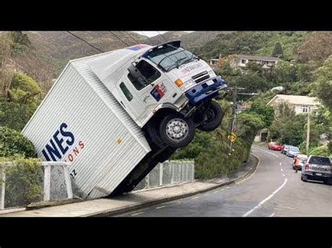 Trucks Smashing Into Bridges Extremely Dangerous Truck Crashing Fails