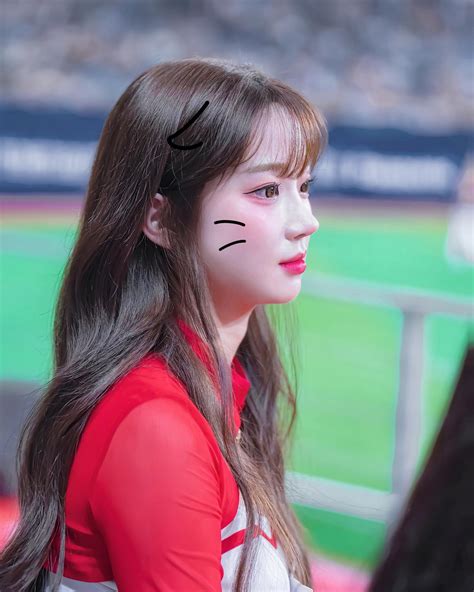 19歲稚嫩超辣《Lee Ju-Eun李珠珢》棒球啦啦隊員！接替李多慧先前韓隊位置！ | 點我一下