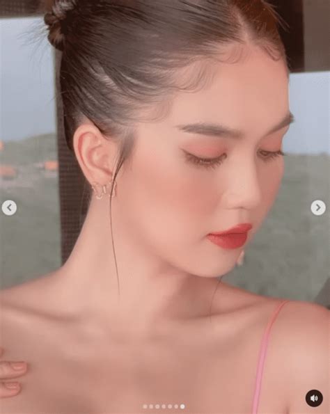 Diện bikini cực lạ mắt Ngọc Trinh gây mê với nhan sắc đẹp không tì vết khoe vòng ngồn ngộn