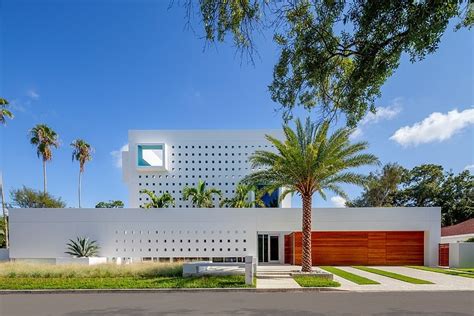 World of Architecture: Modern Florida Mansion by Office for Architecture