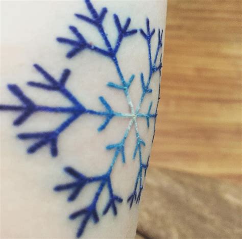 21 Gorgeous Snowflake Tattoos To Inspire Your Ink Snow Flake Tattoo