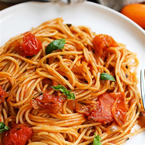 Classic Tomato Spaghetti With Basil Free Vegan Meal Plan Veahero