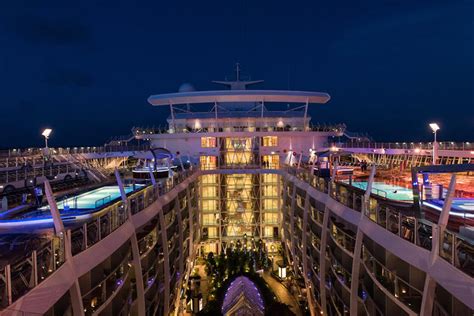 Ship Interiors and Exteriors on Royal Caribbean Oasis of the Seas ...