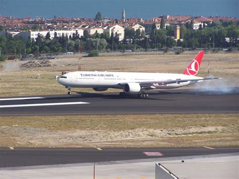 ISTANBUL AIRSIDE: Turkish Airlines Boeing 777-3F2/ER TC-JJH Rumeli ...