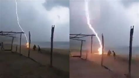 V Deo Chocante Raio Atinge Dois Homens Em Praia Do M Xico Alagoas