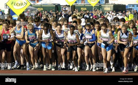 London Marathon 2005. Britain's Paula Radcliffe (second left) amongst ...