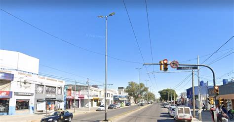 Asaltó a una anciana en un geriátrico y al huir se chocó un poste de