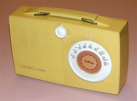 Vintage General Electric Musaphonic Portable Radio Model P 700 Am