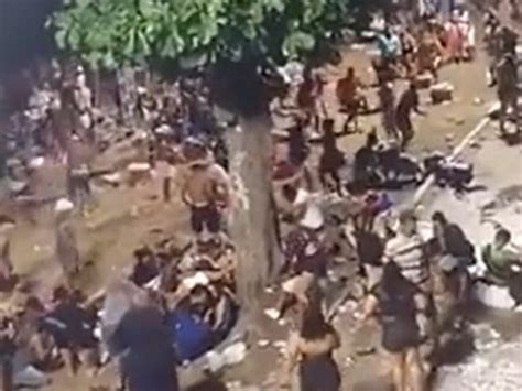 Dois Mortos E Feridos Em Tiroteio No Carnaval Crian A V Tima