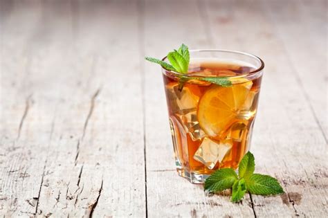 Premium Photo Traditional Iced Tea With Lemon Mint Leaves And Ice In