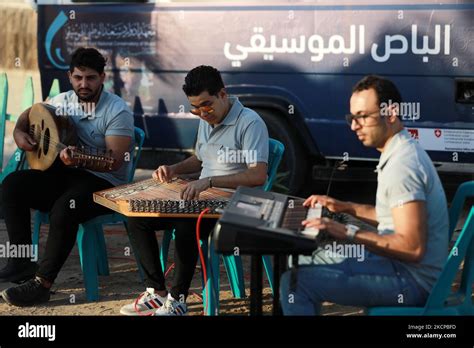 Miembros Palestinos De La Banda Musical Del Edward Said National