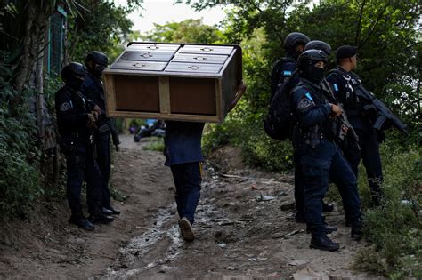 Desplazados Por La Violencia Invisibles Para El Estado Contra Corriente