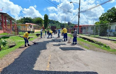 Cuadrillas del MOP avanzan con trabajos de mantenimiento vial en vías