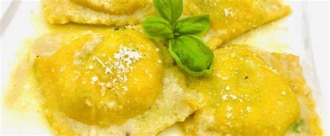 Ravioli ze szpinakiem ricottą i parmezanem Esencja Kulinarna