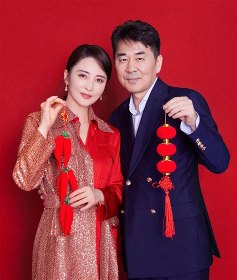 陈建斌晒夫妻合照庆祝结婚16周年与老婆大秀恩爱