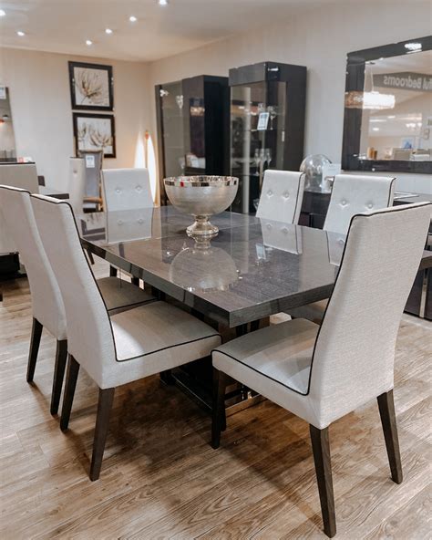 Monte Carlo Dining Room Set