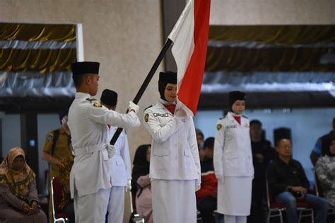 Kukuhkan Pasukan Pengibar Bendera Ini Pesan Bupati Indah Radar Bone