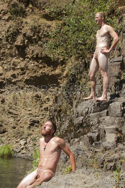 Island Studs Roommates Chris Pryce And Chuck Go Nude White Water