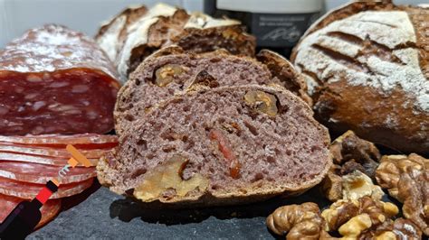 Recette Du Pain Au Beaujolais Avec Des Noix Et Du Saucisson YouTube