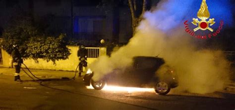 Attentato Incendiario A Nuoro Bruciata Auto Di Un Vigile Urbano