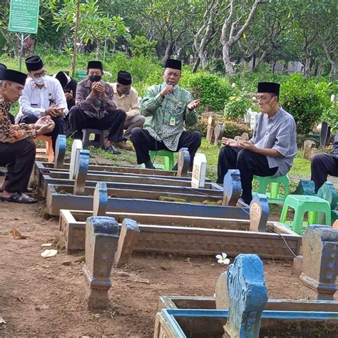 Peringati Hab Ke Jajaran Kemenag Kudus Ziarah Ke Makam Para