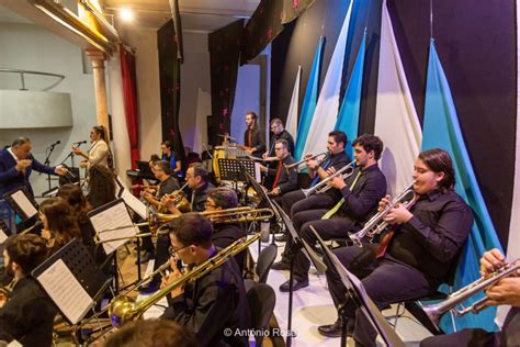 No Auditorio Municipal Augusto Cabrita Barreiro Orquestra Baia Em