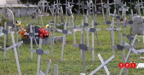 Roma Facevano A Pezzi Cadaveri Nel Cimitero E Chiedevano Soldi A Parenti