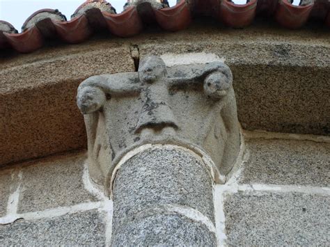 Iglesia De Santa Baia De Beiro Capitel En El Alero Del ábs Flickr