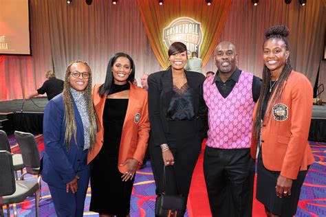 Photos Swin Cash Received Hall Of Fame Jacket With Class Of 2022 Photo