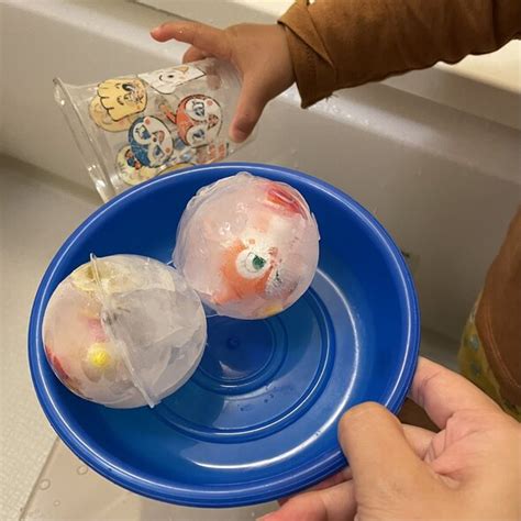 お風呂嫌いの子どもがお風呂に直行！ 氷を使ったライフハックに「参考にしたい」「大人でもやりたい」（23 ページ） ねとらぼ