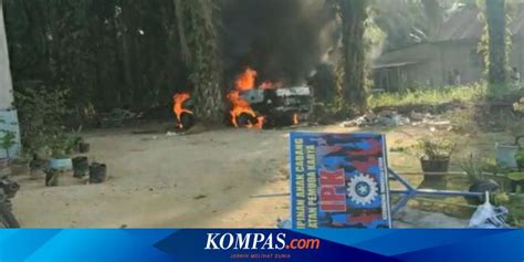 Bentrok Dua Ormas Di Rokan Hulu Satu Unit Mobil Dibakar