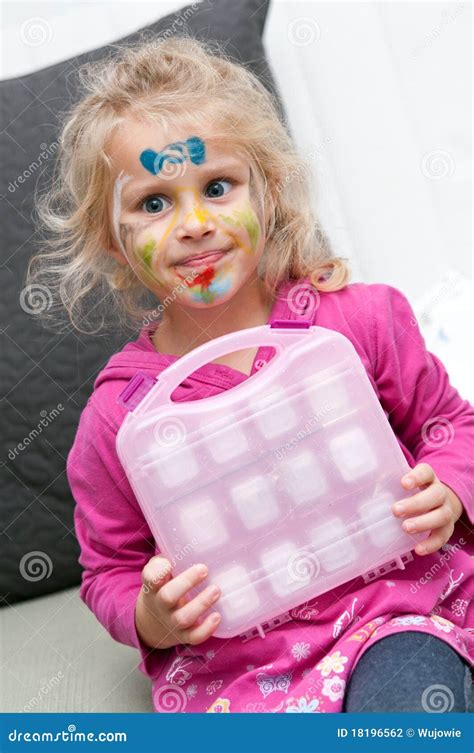 Enfant Avec La Peinture De Visage Photo Stock Image Du Visages