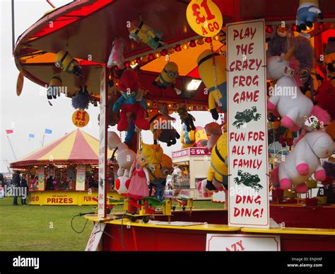 Fairground games hi-res stock photography and images - Alamy