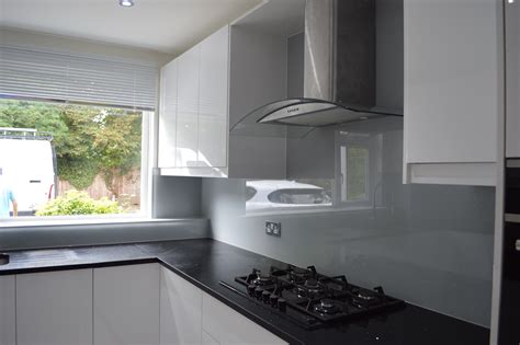 Grey Glass Splashback And Black Worktop Grey Kitchen Walls Grey